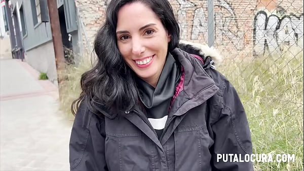 PutaLocura – Torbe pilla a morena española Linda del Sol y se la folla por el culo